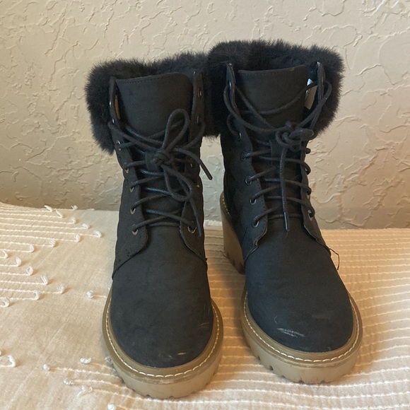 Women’s Quilted Fur Boots with Heel - Picture 3 of 6